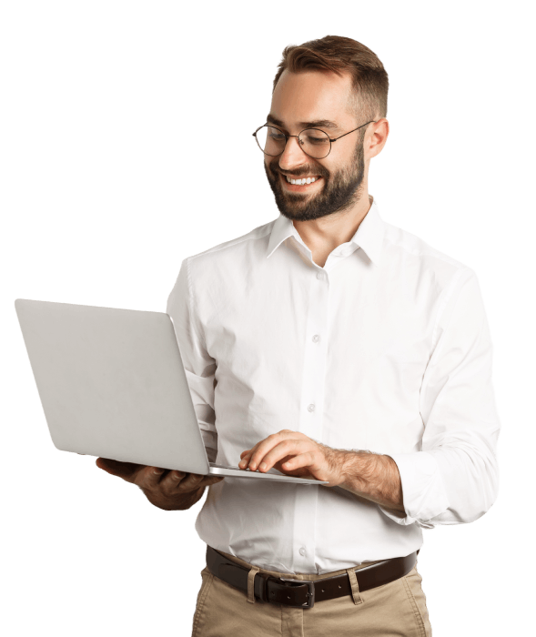 Zufriedener Mitarbeiter arbeitet digital mit SDBcheck®